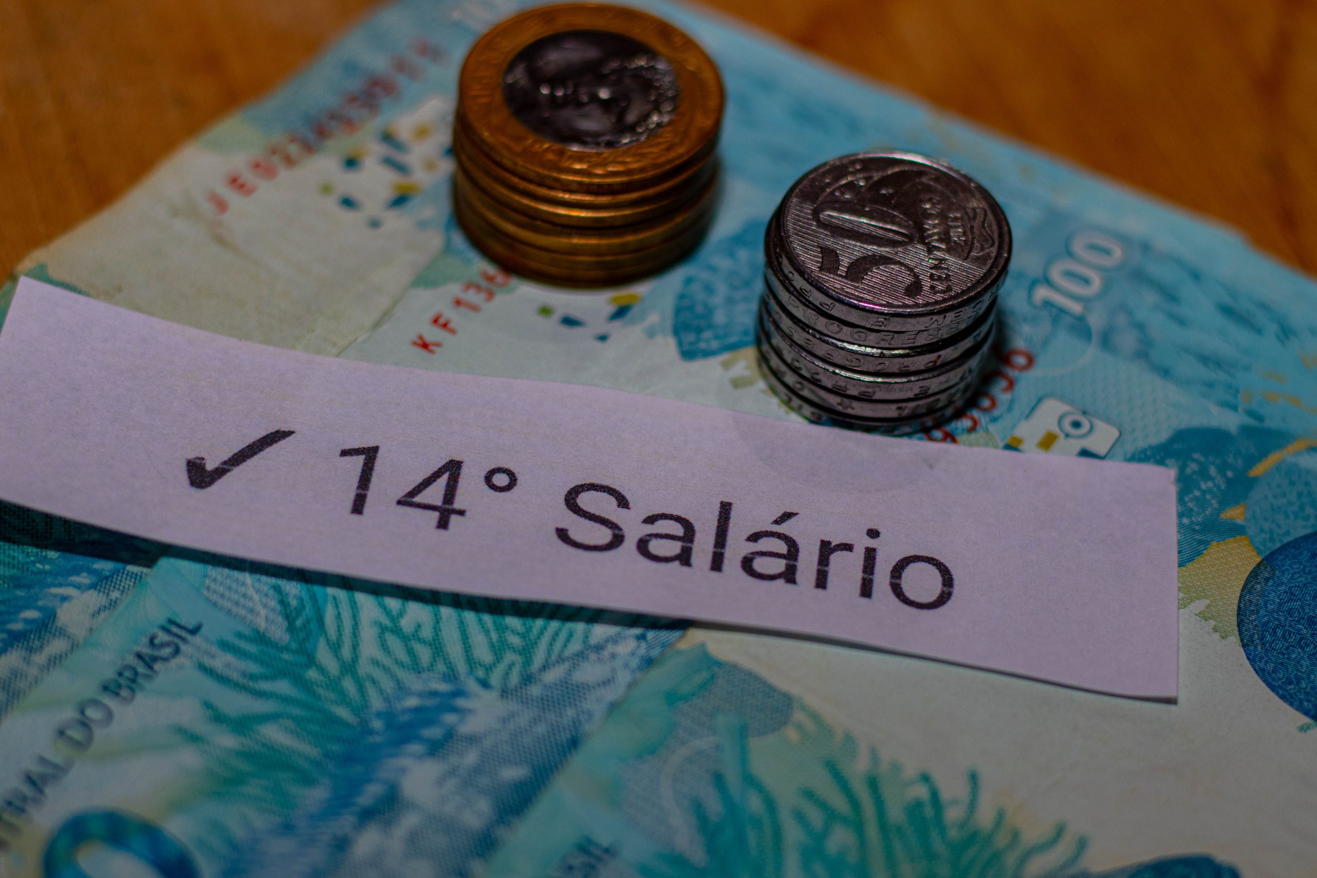 ALELUIA! 14º Salário é oficial e vai ser pago para idosos em DUAS parcelas; lista de sortudos foi divulgada