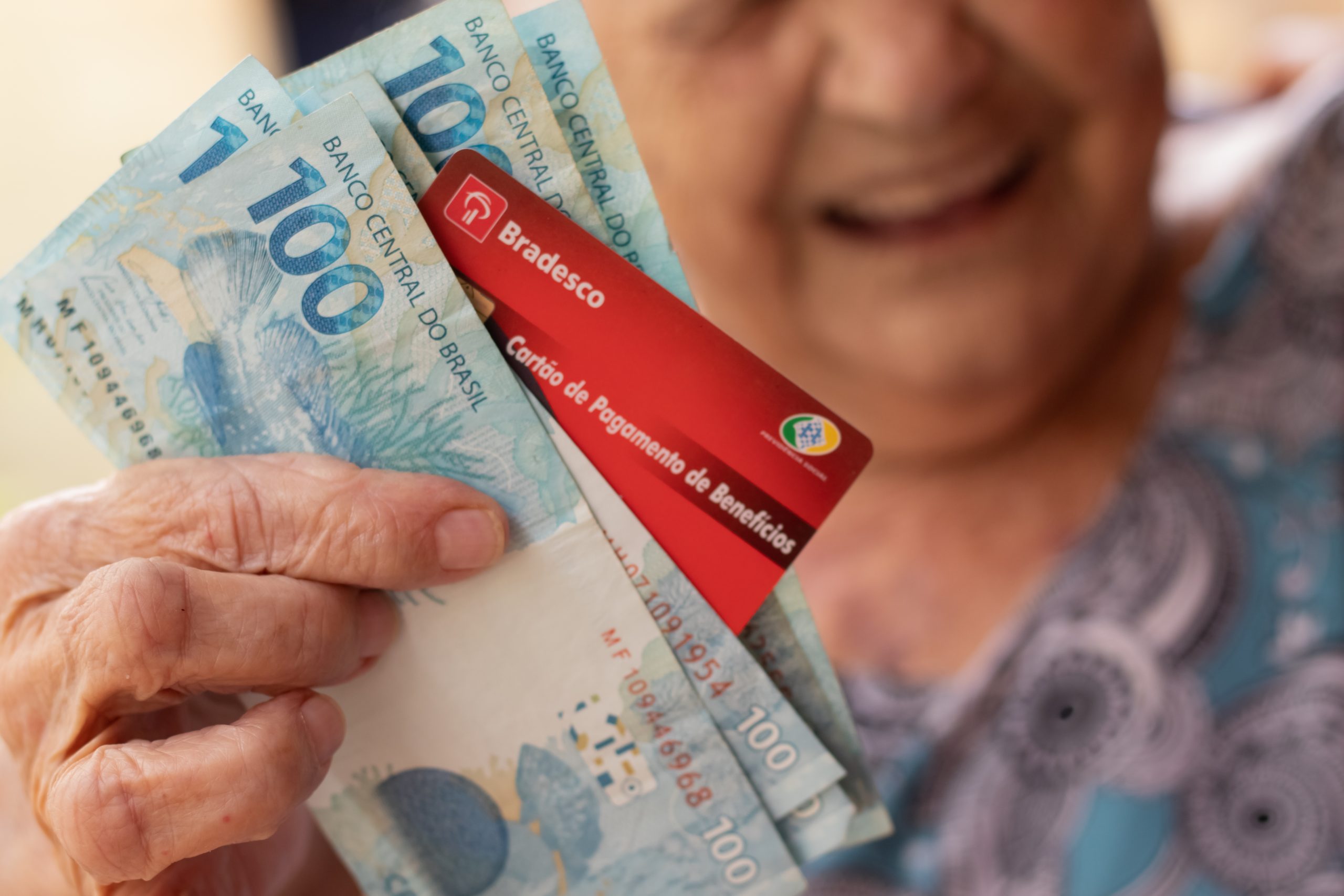 Benefício de R$ 1.412! Desbloqueie o VALOR pensado para idosos 65+