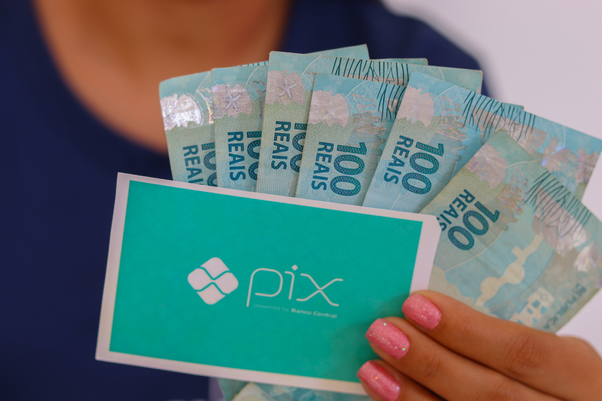 Benefício em dobro: pagamento extra para IDOSOS 60+ é aprovado no Brasil