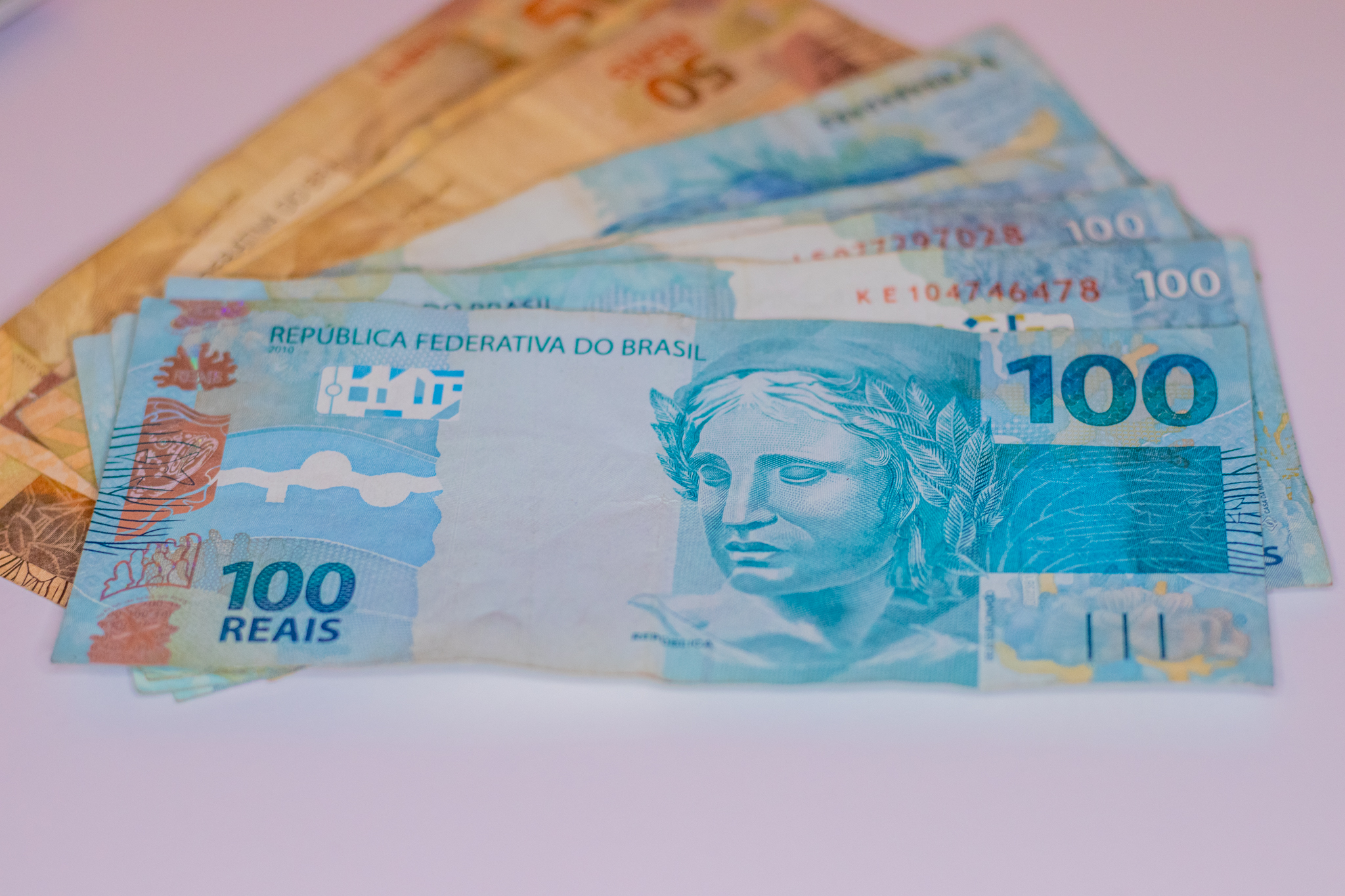 Está chegando o dia: Governo confirma que IDOSOS poderão sacar até R$ 1.412 no dia 15/08; Saiba mais