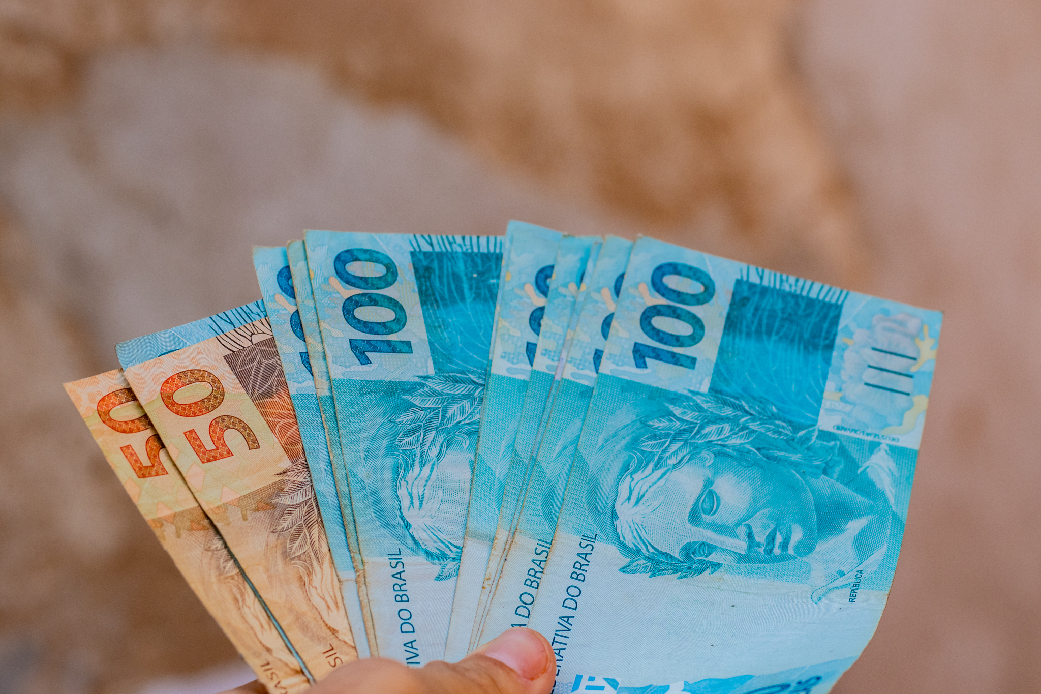 R$ 1400 + R$ 600: Descubra como Idosos poderão combinar estes dois VALORES em agosto