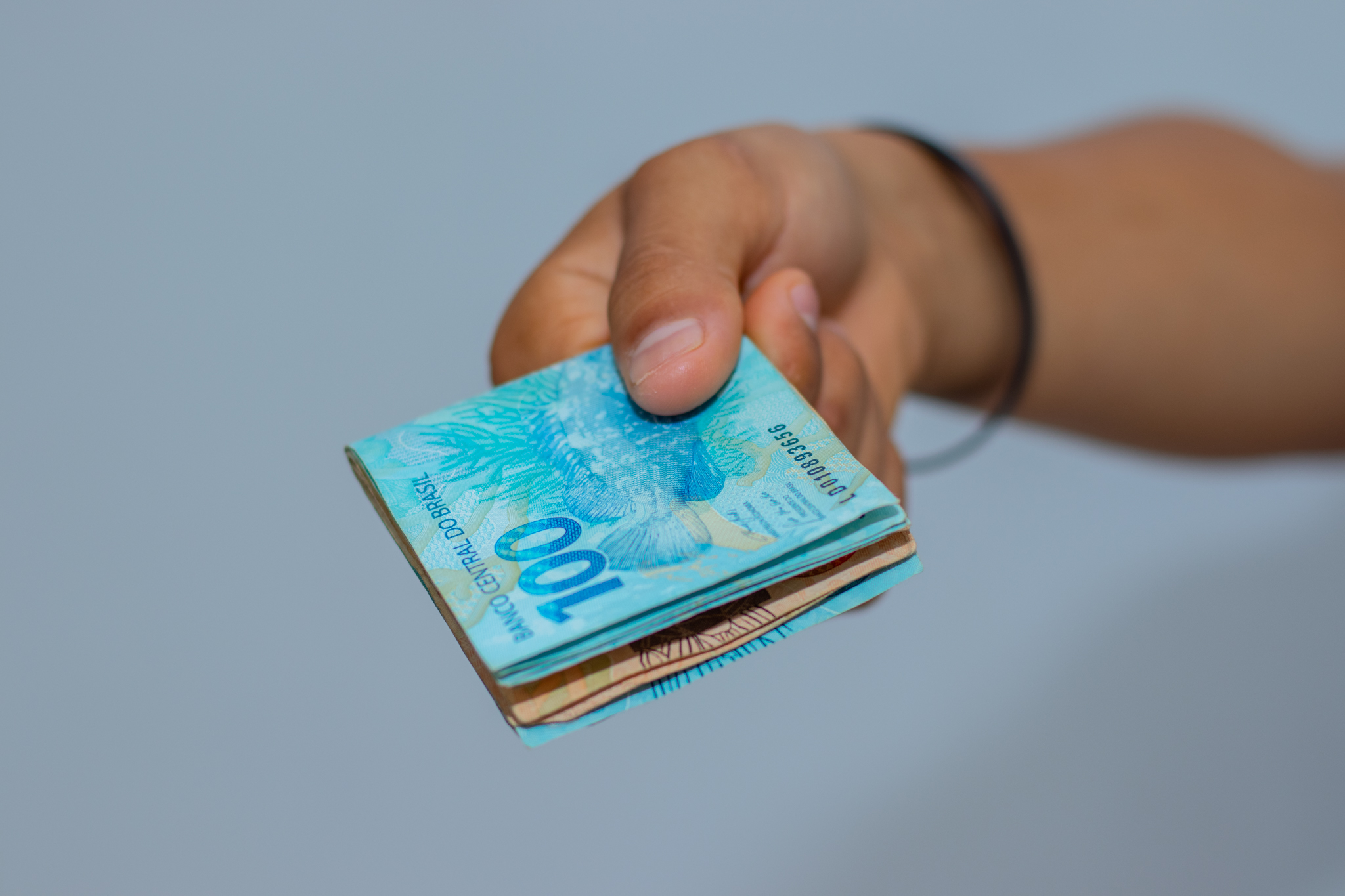 Você mora aqui? Pessoas de 9 municípios serão convocadas para receber benefício de R$ 5,1 MIL em breve; confira a lista