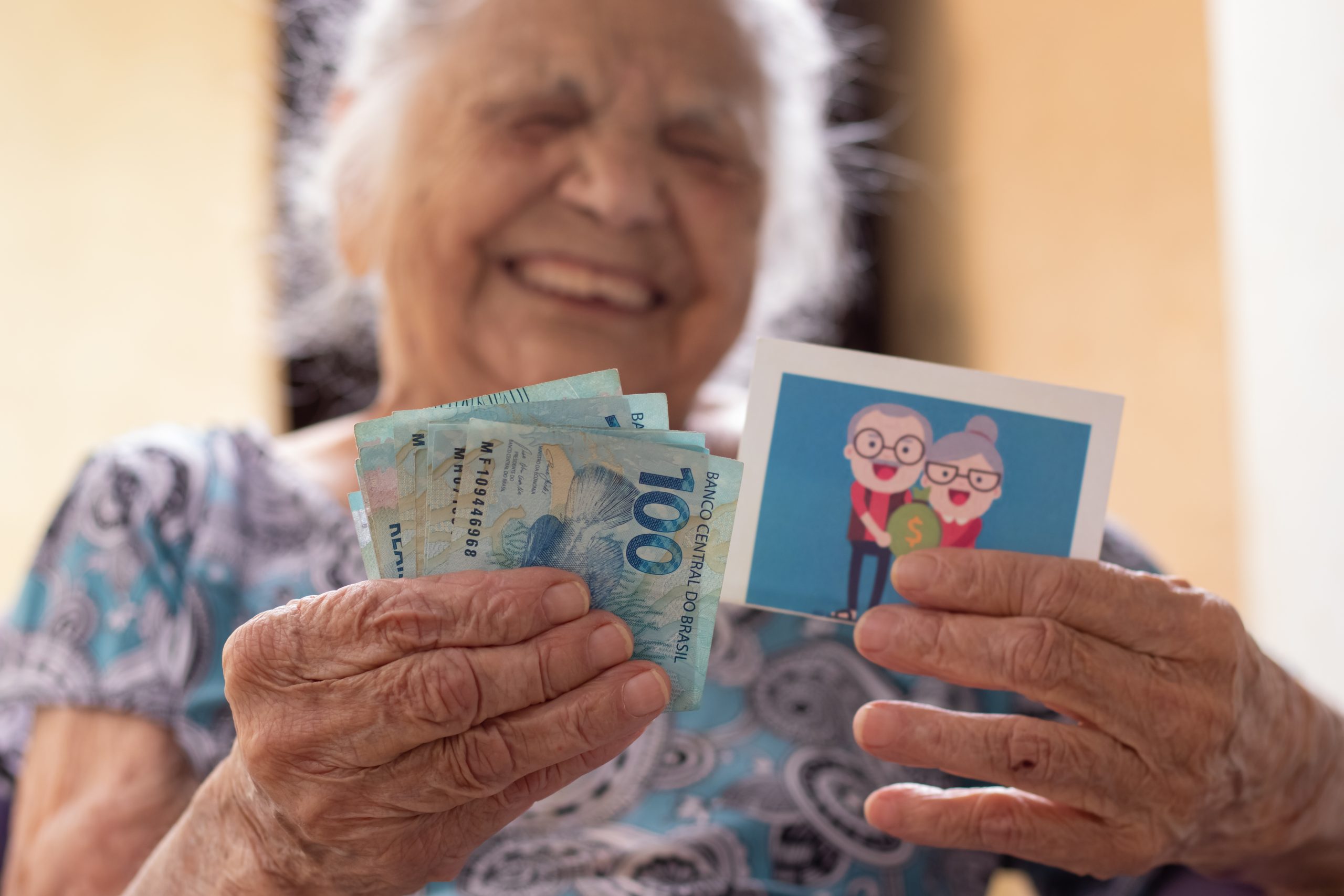Você sabia? IDOSOS têm direito a novo Benefício do Governo; Conheça as Regras para receber