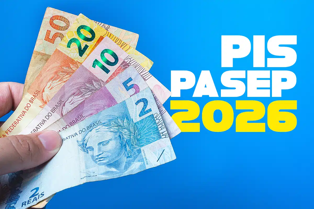Mão segurando notas de R$ 2, R$ 5, R$ 10, R$ 20 e R$ 50 com texto PIS PASEP 2026