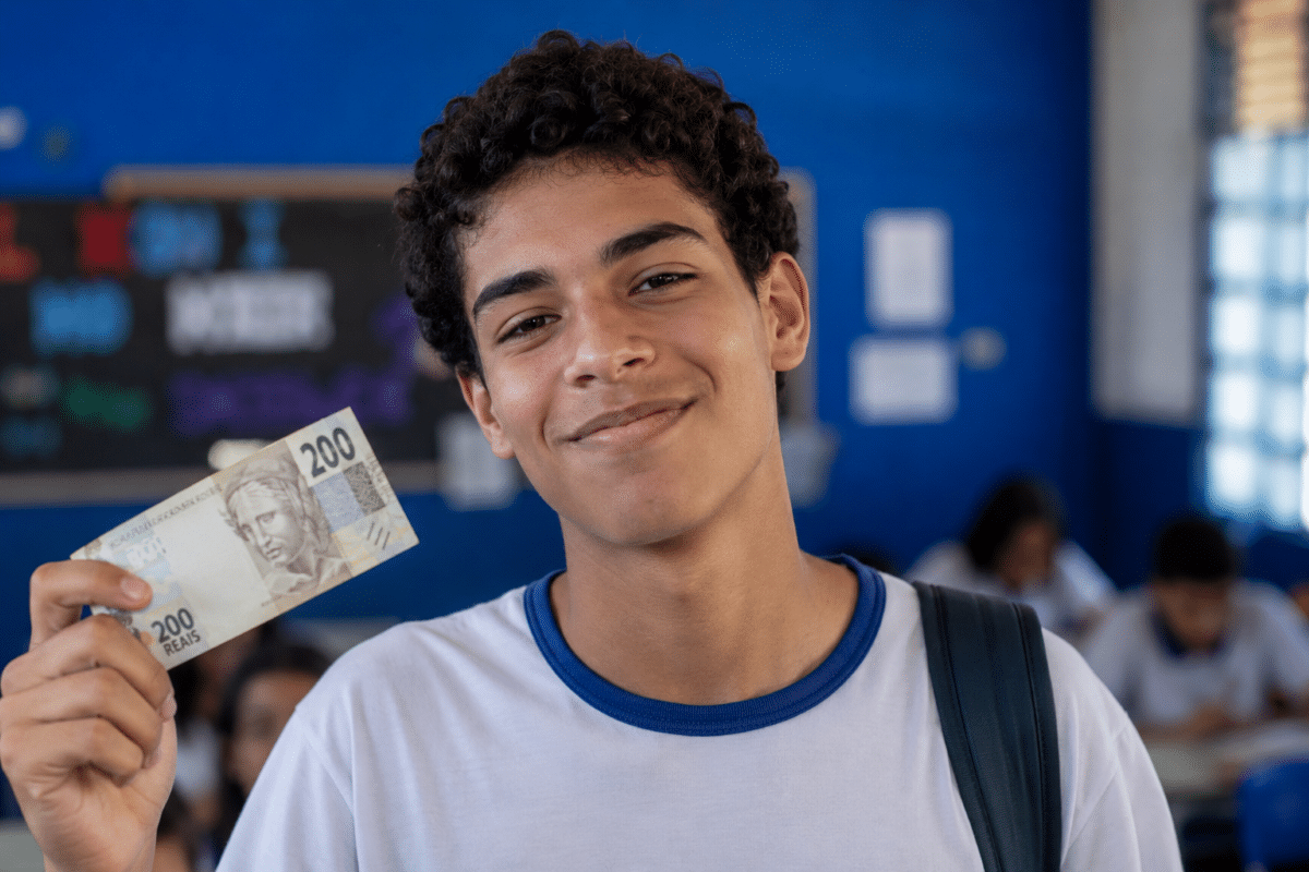 a regra que dá R$ 200 e isenção total para o estudante do Pé-de-Meia